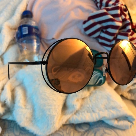 Sunglasses - Picture 3 of 5